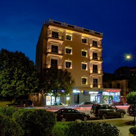 Christi'S Hotel Borova Korce Bagian luar foto